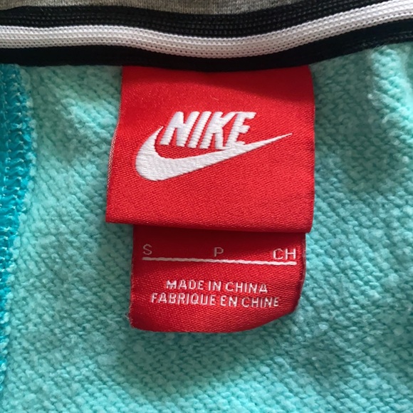 Child’s Small Nike Semi-Cropped Crewneck - Picture 5 of 5